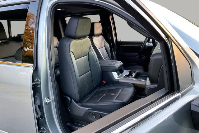 Used 2024 Chevrolet Silverado 2500 High Country w/ High Country Premium Package AWD/4WD image 20