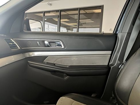 Used 2017 Ford Explorer XLT w/ Equipment Group 202A image 23