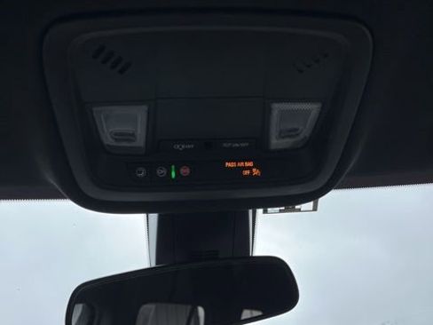 Used 2022 Chevrolet Traverse LS image 47