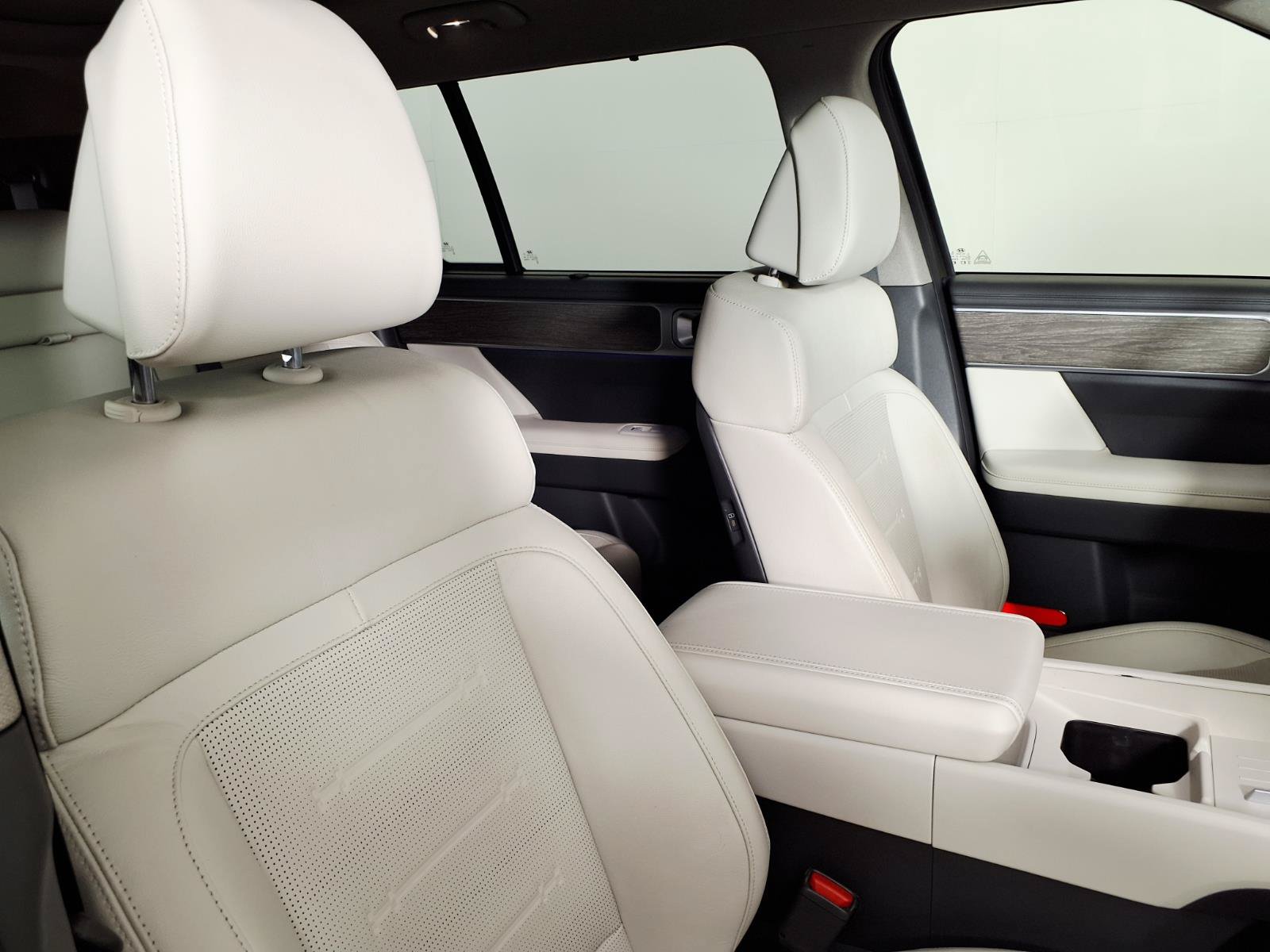 Certified 2024 Hyundai Santa Fe Limited FWD image 10