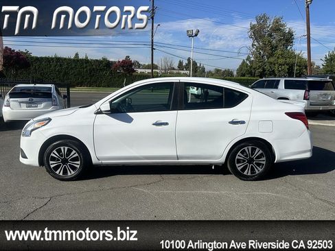 Used 2019 Nissan Versa SV FWD image 3