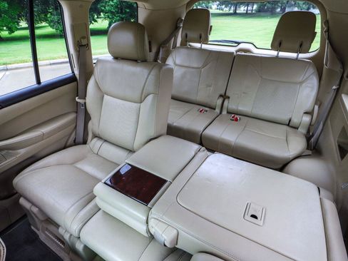 Used 2011 Lexus LX 570 4WD w/ Luxury Pkg image 16