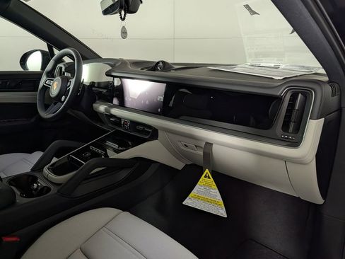 New 2026 Porsche Cayenne Coupe image 19