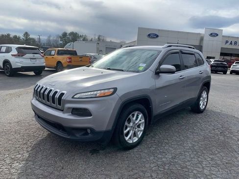 Used 2016 Jeep Cherokee Latitude w/ Comfort & Sound Group image 4