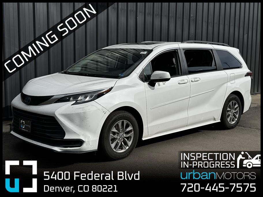 Used 2022 Toyota Sienna LE w/ LE Plus Package FWD image 1