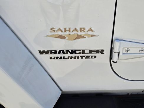 Used 2014 Jeep Wrangler Unlimited Sahara w/ Connectivity Group AWD/4WD image 9