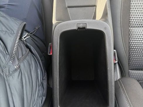 Used 2025 Chevrolet Trax LT w/ LT Convenience Package image 27