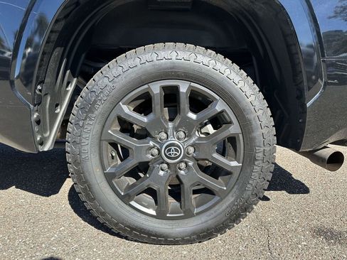 Used 2022 Toyota Tundra Platinum w/ Advanced Package image 32