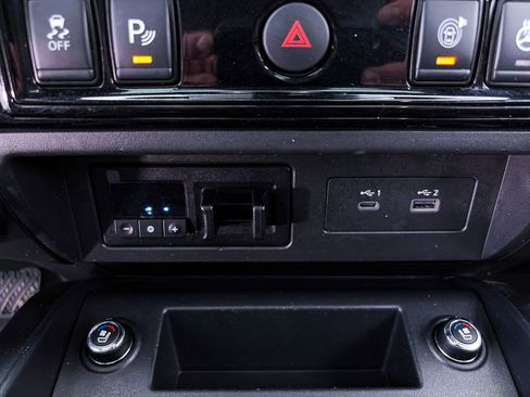 Used 2024 Nissan Titan PRO-4X w/ Pro-4x Convenience Package AWD/4WD image 27