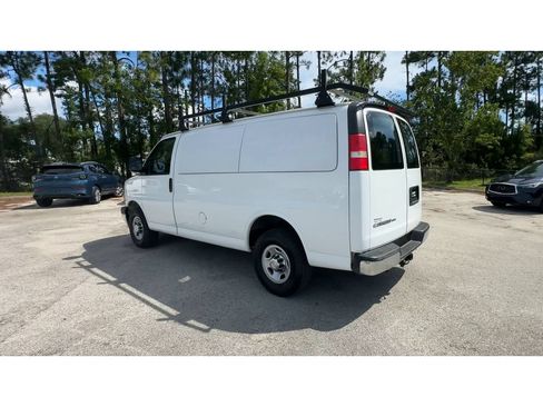 Certified 2017 Chevrolet Express 2500 w/ Express Access Plus Package RWD image 6