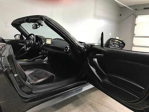 Used 2017 FIAT 124 Spider Abarth image 20