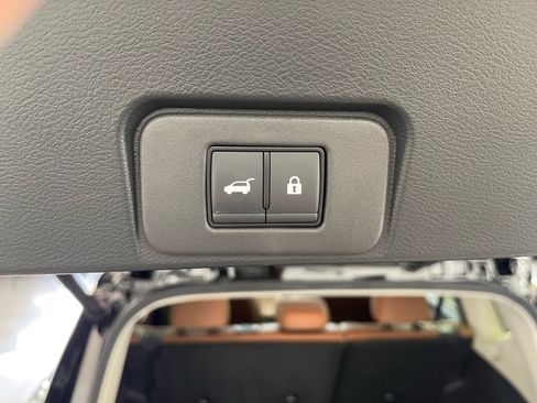 Used 2025 Nissan Rogue Platinum w/ Tech Package FWD image 36