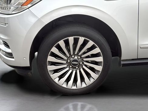Used 2019 Lincoln Navigator L Reserve AWD/4WD image 21