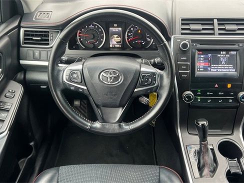 Used 2015 Toyota Camry SE image 16