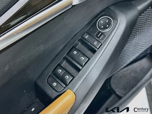 Certified 2024 Kia Seltos EX FWD image 18