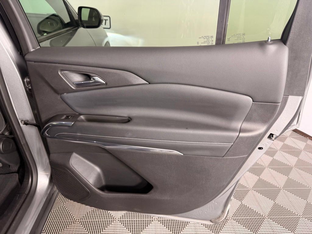 Used 2025 Chevrolet Traverse LT AWD/4WD image 22