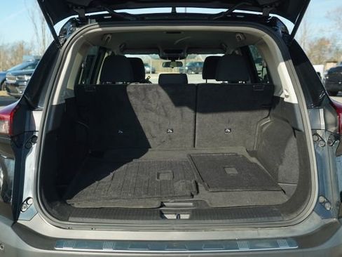 Used 2023 Nissan Rogue SV image 18