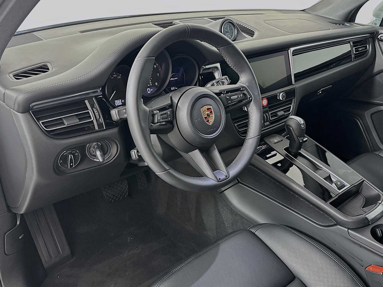 Certified 2026 Porsche Macan AWD/4WD image 4