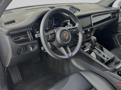 Certified 2026 Porsche Macan AWD/4WD image 4
