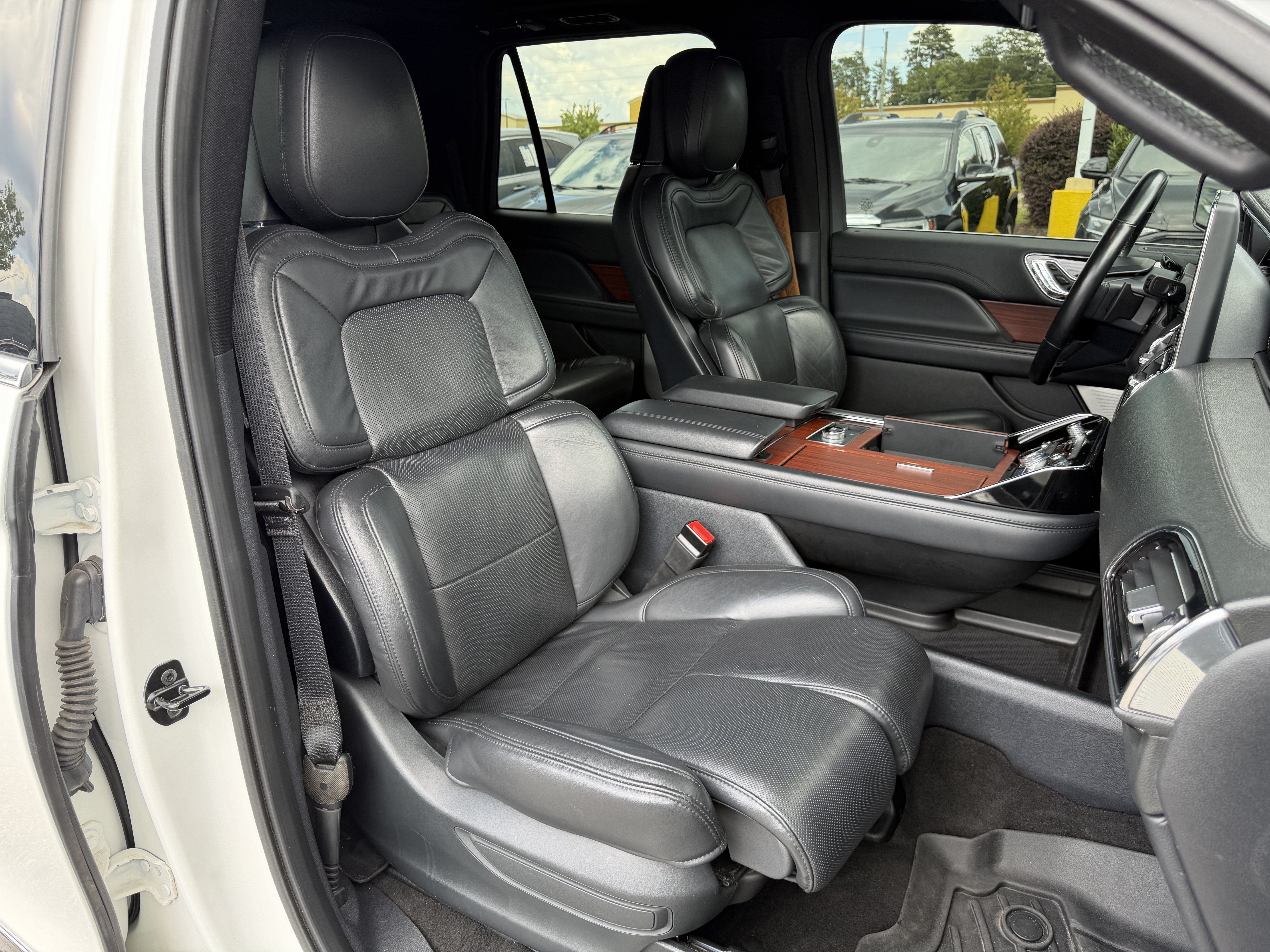 Used 2023 Lincoln Navigator L Reserve RWD image 35