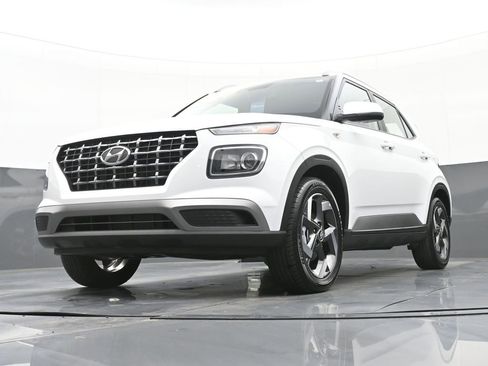 Certified 2025 Hyundai Venue SEL image 48
