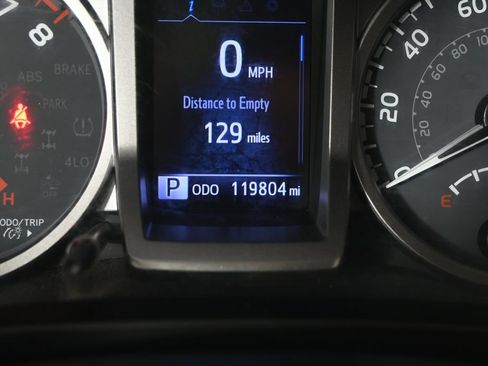 Used 2020 Toyota Tacoma SR5 AWD/4WD image 25