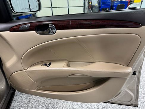 Used 2009 Buick Lucerne CXL FWD image 10