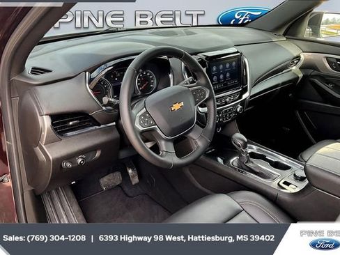 Used 2023 Chevrolet Traverse LT w/ LT Premium Package image 12