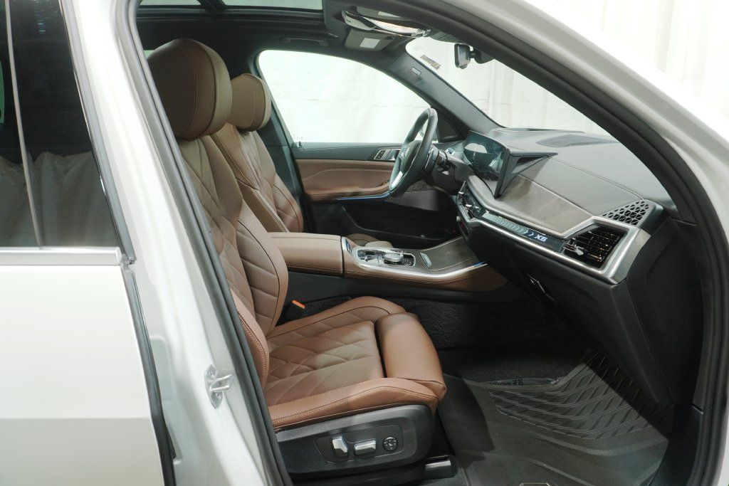Used 2026 BMW X5 xDrive50e w/ Premium Package AWD/4WD image 13