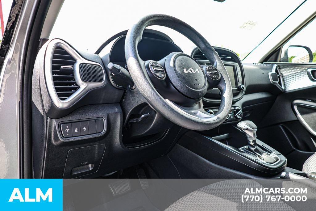 Used 2025 Kia Soul LX w/ LX Technology Package FWD image 26