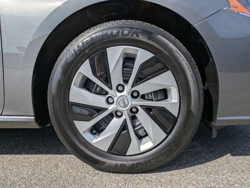 Used 2025 Nissan Altima 2.5 S image 12