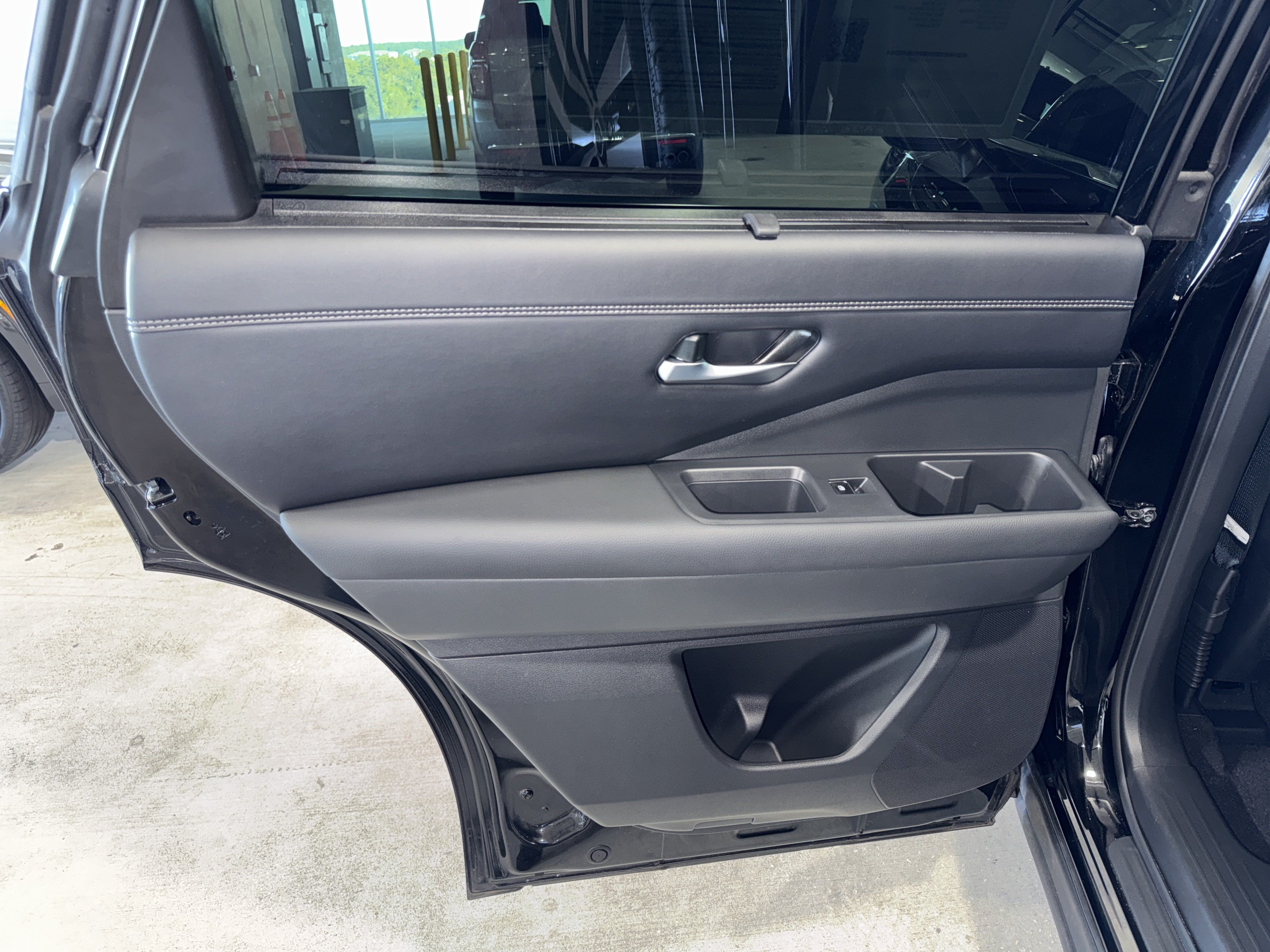 Used 2024 Nissan Pathfinder Platinum FWD image 22