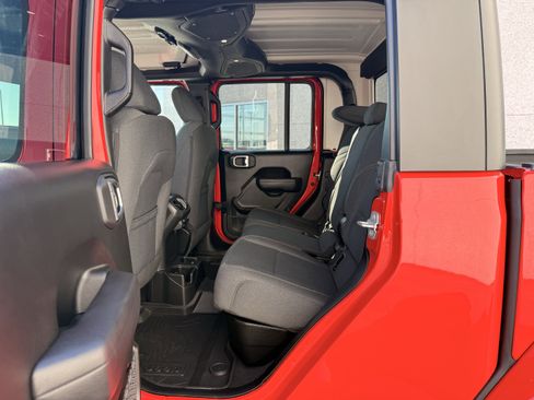 Used 2024 Jeep Gladiator Sport image 16