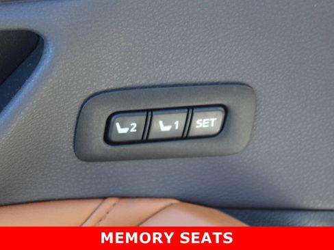 Used 2020 Toyota Avalon Limited image 12