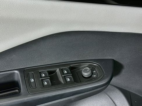 Used 2025 Volkswagen Taos S FWD image 15