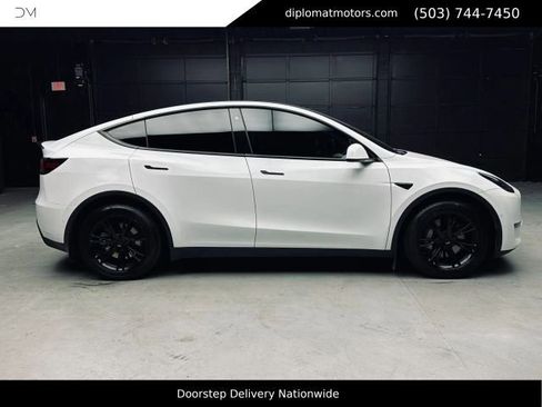 Used 2021 Tesla Model Y Long Range AWD/4WD image 8