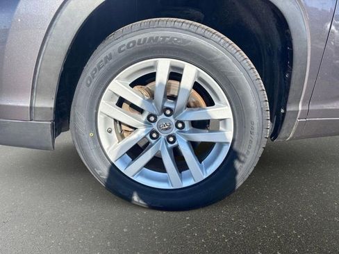 Used 2015 Toyota Highlander LE image 9