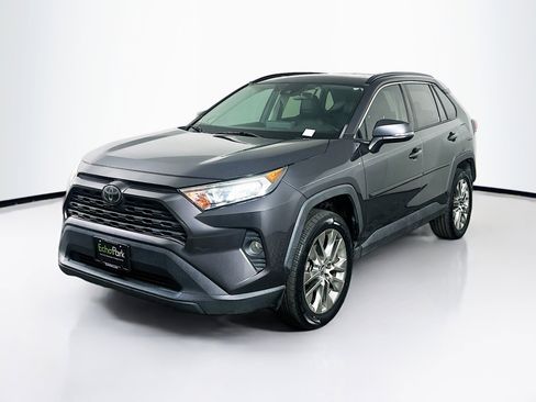 Used 2019 Toyota RAV4 XLE Premium image 3