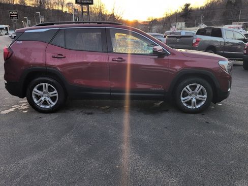 Used 2020 GMC Terrain SLE w/ Driver Convenience Package image 3