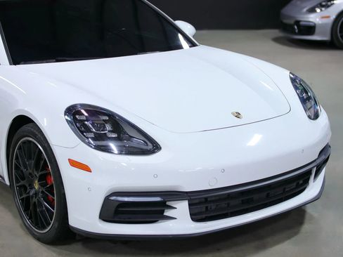 Used 2017 Porsche Panamera 4 image 3