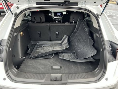 Used 2025 Chevrolet Trax LS image 17