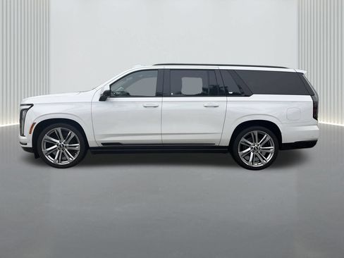Used 2025 Cadillac Escalade ESV Sport Platinum AWD/4WD image 3