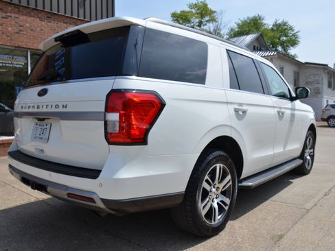 Used 2022 Ford Expedition XLT AWD/4WD image 3