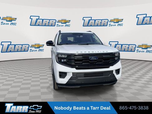 Used 2025 Ford Expedition Active AWD/4WD image 3