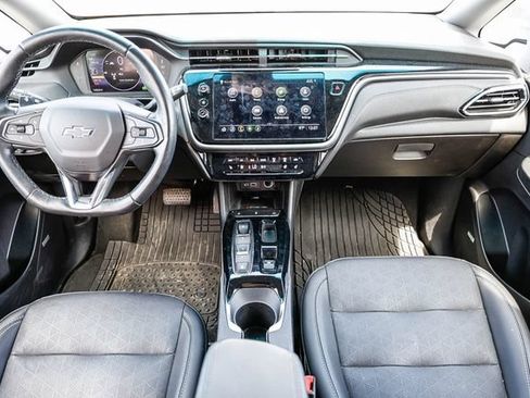 Used 2023 Chevrolet Bolt LT w/ Infotainment Package FWD image 12