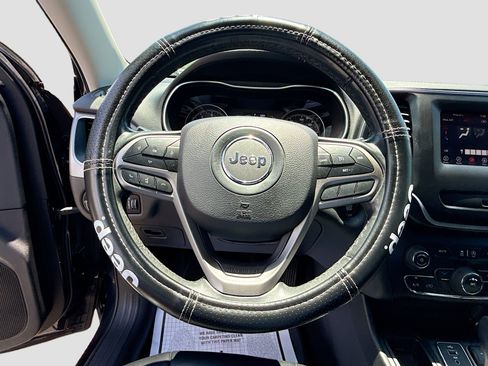 Used 2019 Jeep Cherokee Latitude Plus FWD image 37