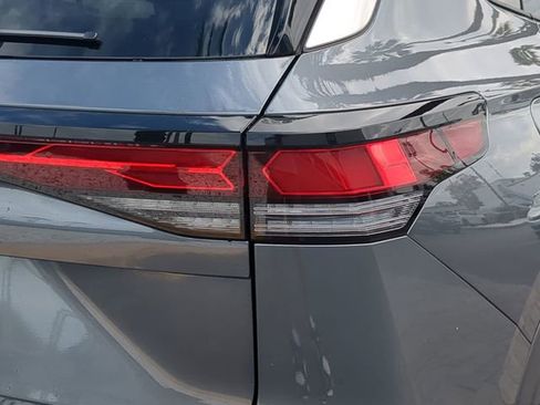 New 2026 Volkswagen Tiguan SE image 8