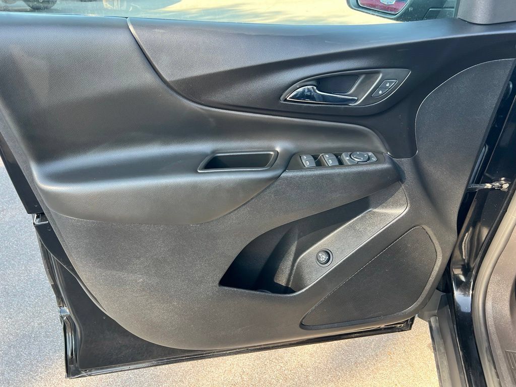 Used 2024 Chevrolet Equinox LT AWD/4WD image 17
