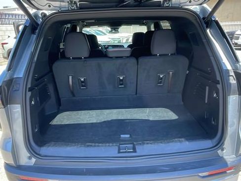 Used 2025 Chevrolet Traverse LT AWD/4WD image 30