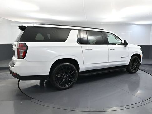 Used 2022 Chevrolet Suburban RST w/ Luxury Package AWD/4WD image 6